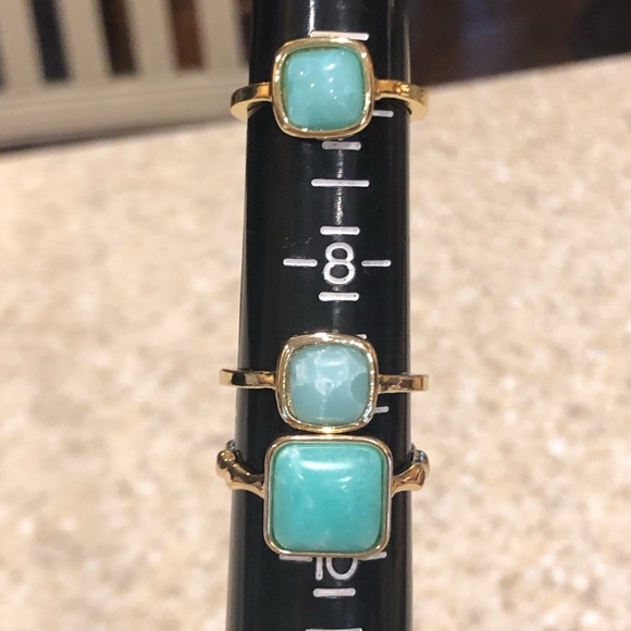 Gold colored ring w/turquoise colored stone. NWT Size7 - Picture 4 of 4